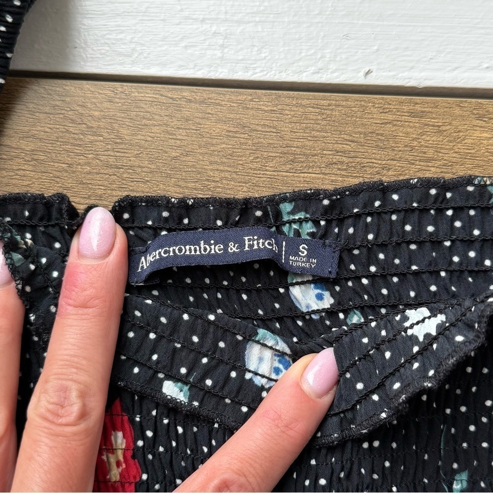 Abercrombie and Fitch Women’s Black floral Boho Crop Top size S Y2K - Picture 3 of 6
